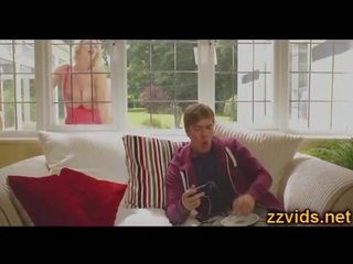 Κεράτωμα ξανθός/ιά σύζυγος leigh darby πατήσαμε σκληρά