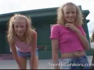 Gigis - mladý blondýnka twin holky